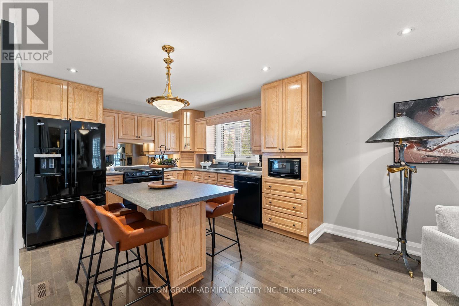 32 Mayvern Crescent, Richmond Hill, Ontario  L4C 5J6 - Photo 7 - N12146020