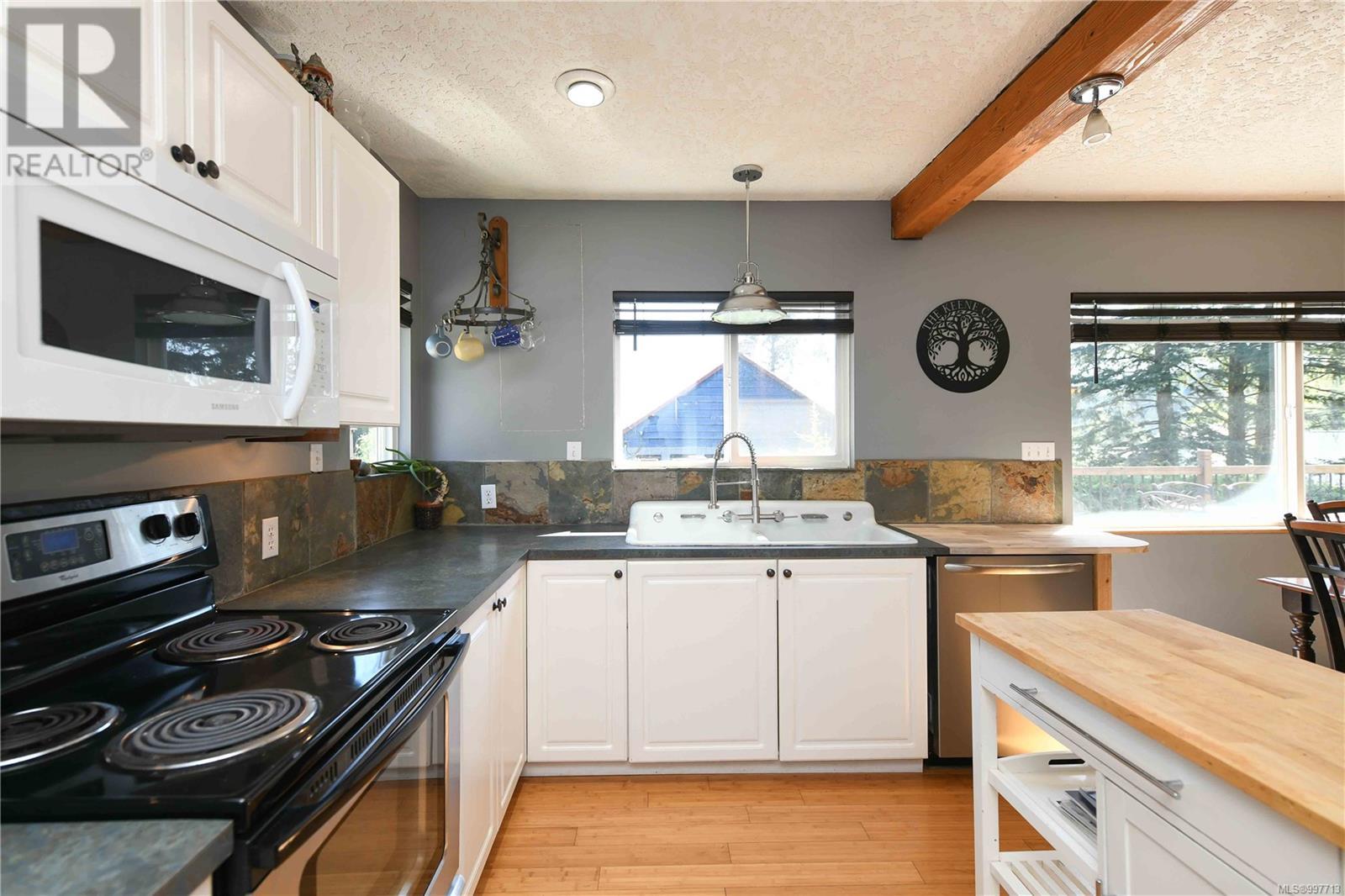 A&b 2589 Dunsmuir Ave, Cumberland, British Columbia  V0R 1S0 - Photo 32 - 997713