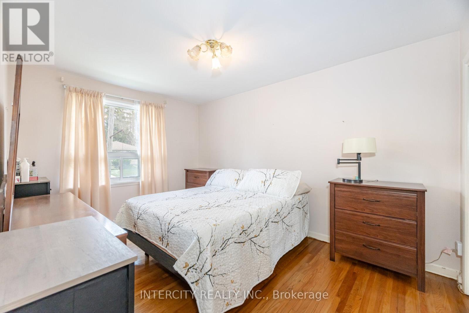 31 Munhall Road, Toronto, Ontario  M6P 1R2 - Photo 25 - W12146010