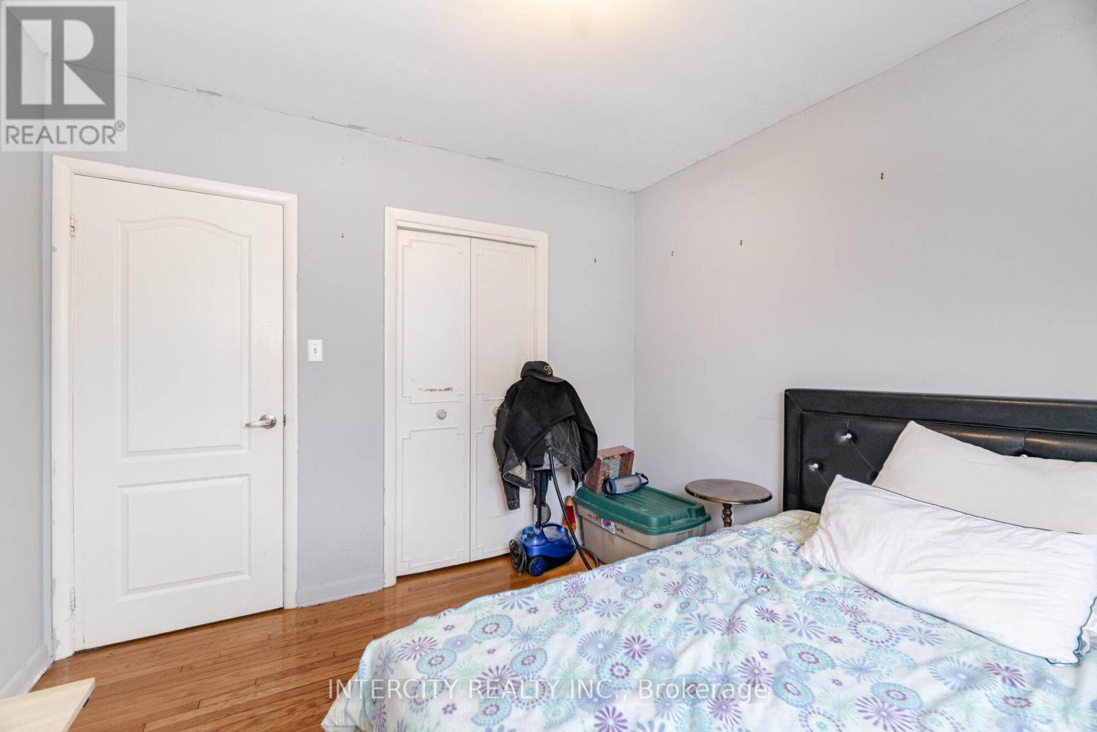 31 Munhall Road, Toronto, Ontario  M6P 1R2 - Photo 29 - W12146010