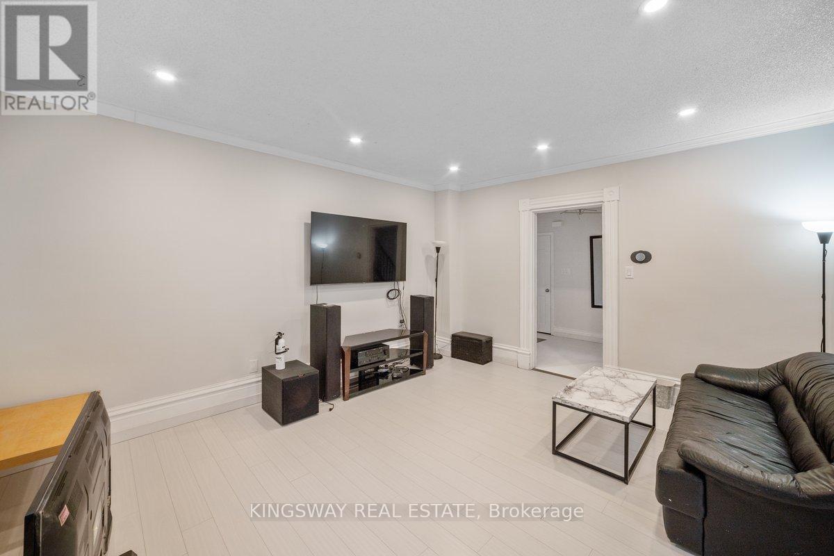 1144 Fisher Avenue, Burlington, Ontario  L7P 2L1 - Photo 6 - W12146025