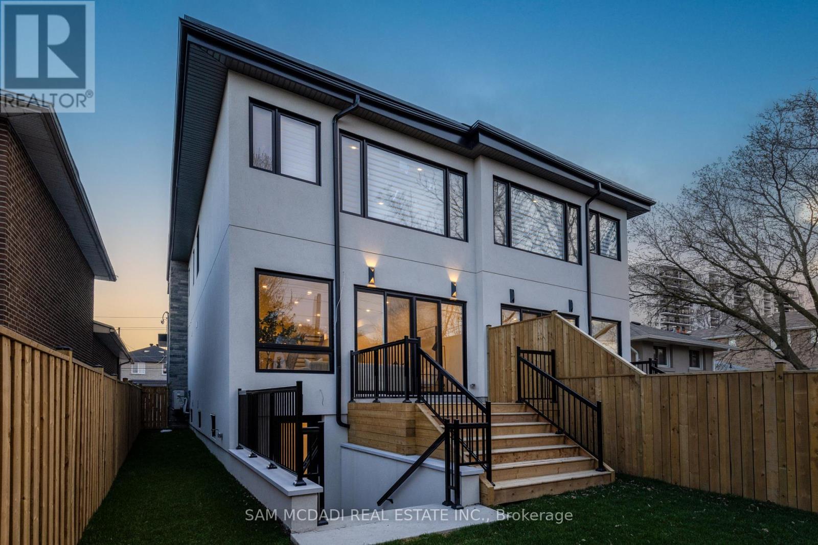 1037 Caven Street, Mississauga, Ontario  L5G 4J3 - Photo 37 - W12146059