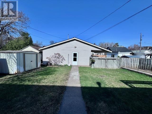 Property at 611 VICKERS ST S image 3