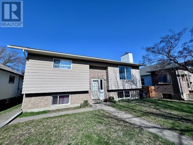 Property at 611 VICKERS ST S image 2