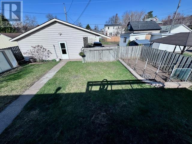 Property at 611 VICKERS ST S image 5