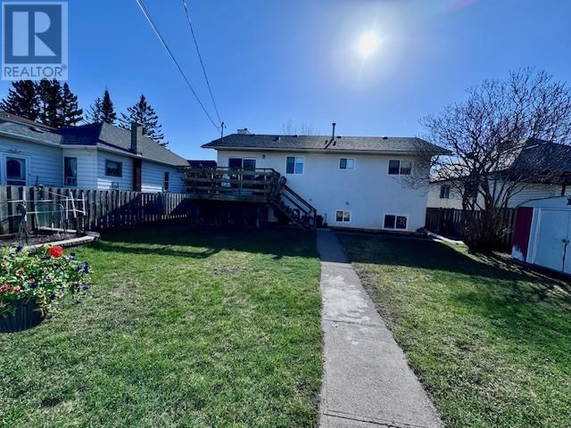 Property at 611 VICKERS ST S image 4