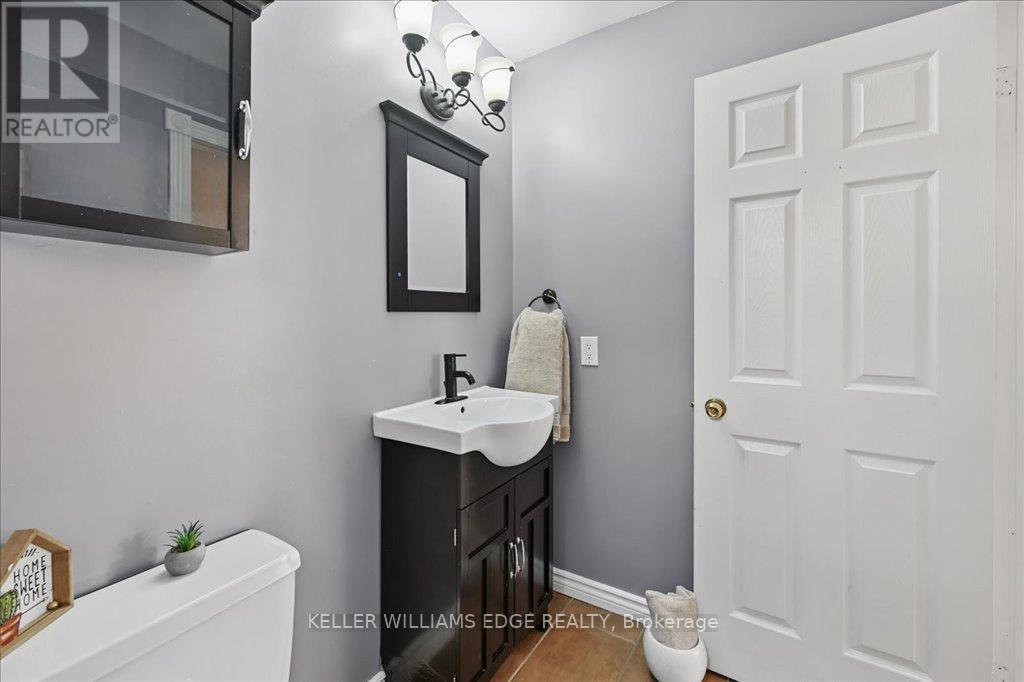 2338 Malcolm Crescent, Burlington, Ontario  L7P 4H4 - Photo 11 - W12075642