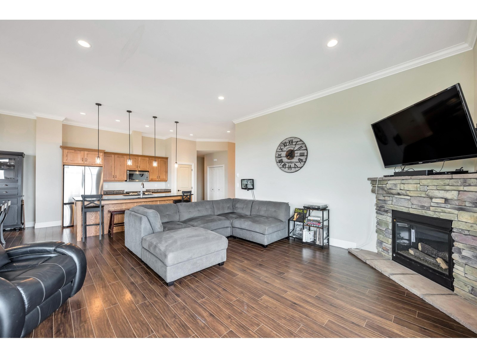 Property at 47137 MACFARLANE PLACE image 5