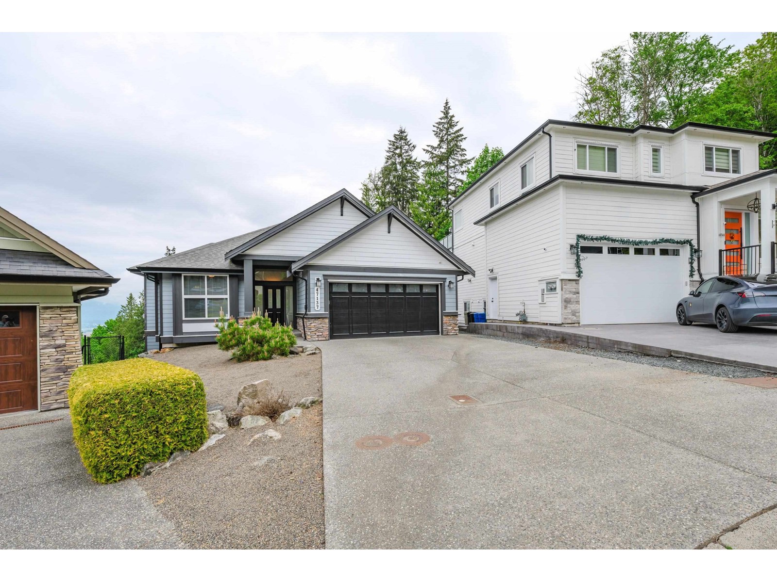 Property at 47137 MACFARLANE PLACE image 2