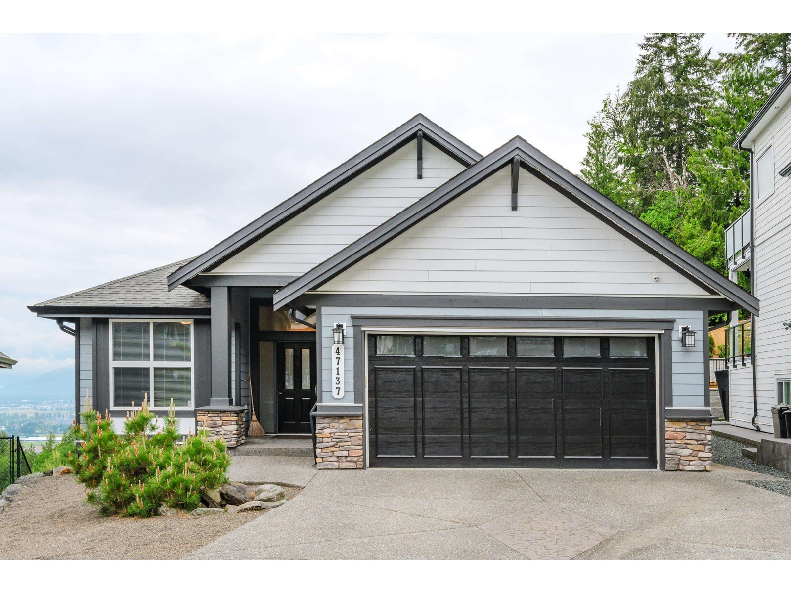 Property at 47137 MACFARLANE PLACE image 1