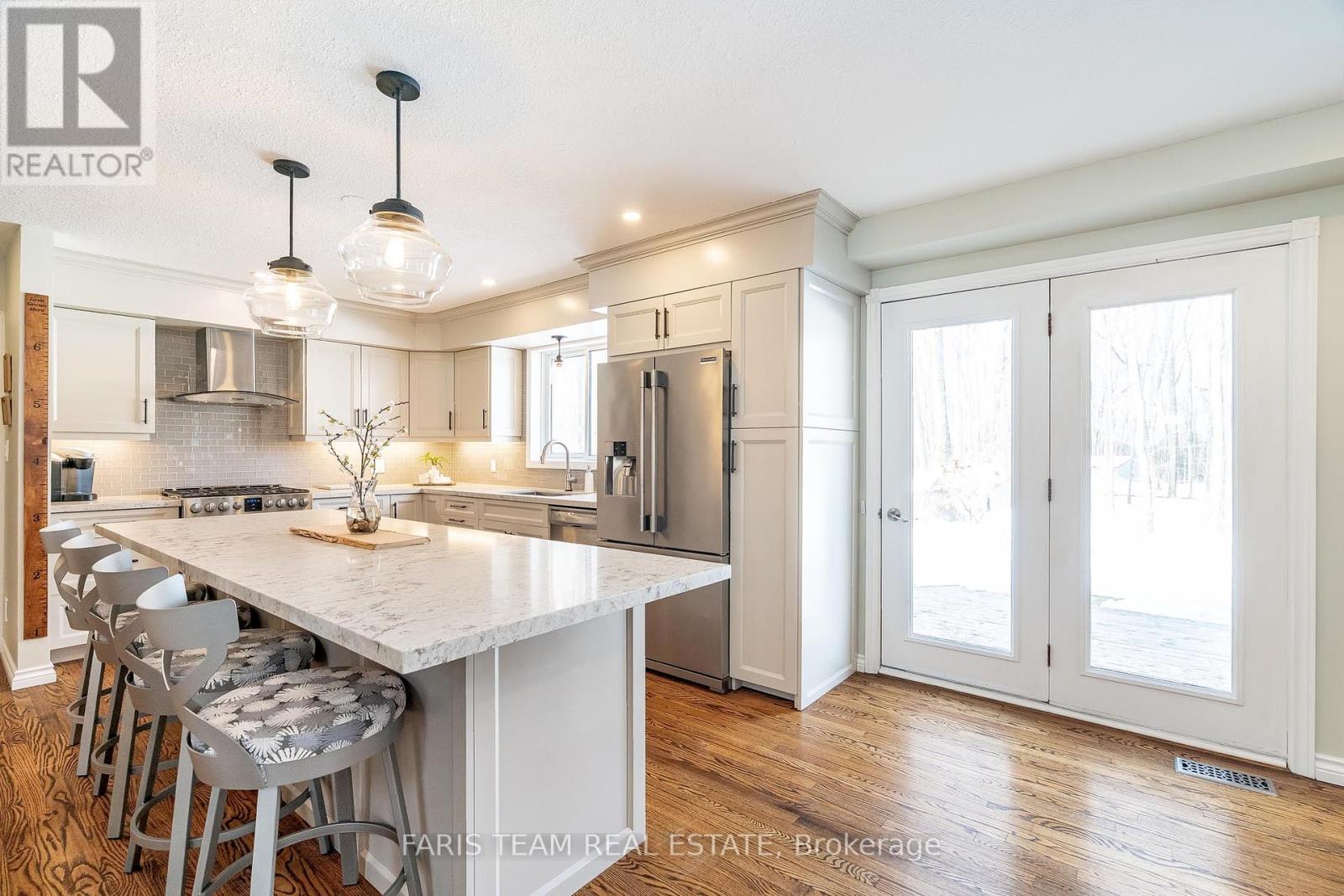 64 Goldfinch Crescent, Tiny, Ontario  L0L 2J0 - Photo 4 - S12096791