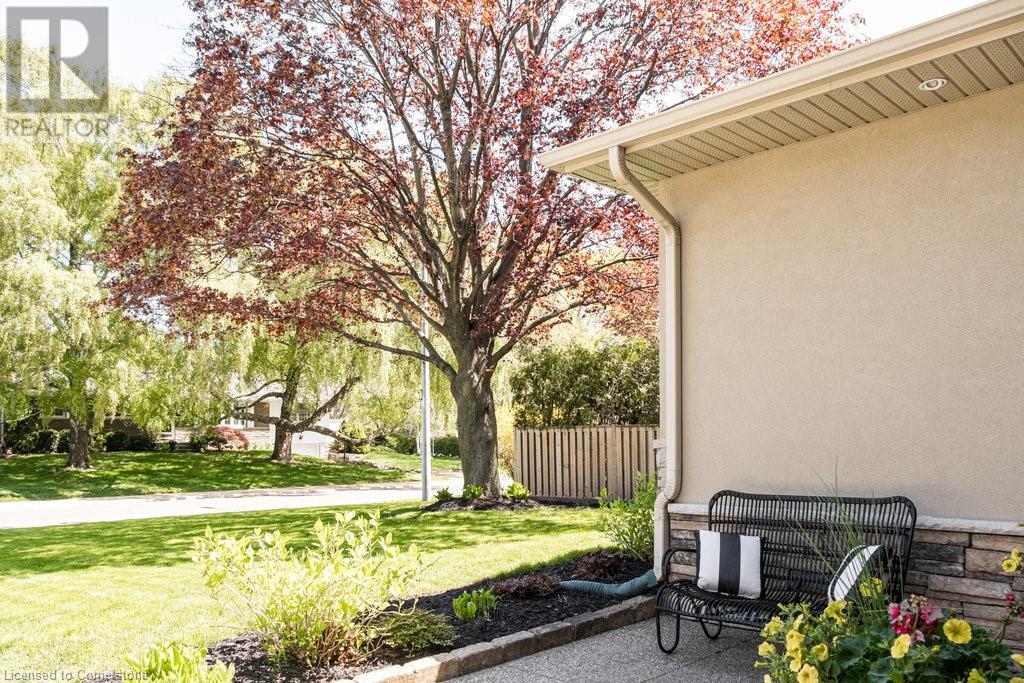 330 Strathcona Drive, Burlington, Ontario  L7L 2E3 - Photo 5 - 40728088