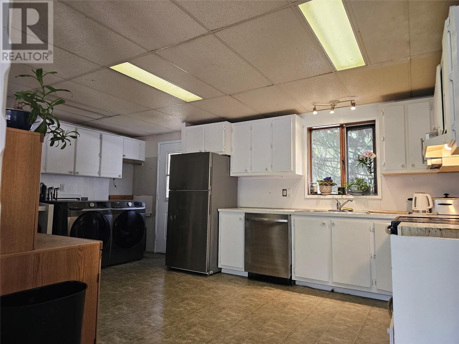 430 9th Avenue, Montrose, British Columbia  V0G 1P0 - Photo 3 - 10347639