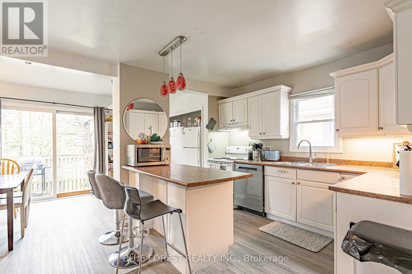 232 Bernard Avenue, London East (East B), Ontario  N6A 2M8 - Photo 3 - X12146125
