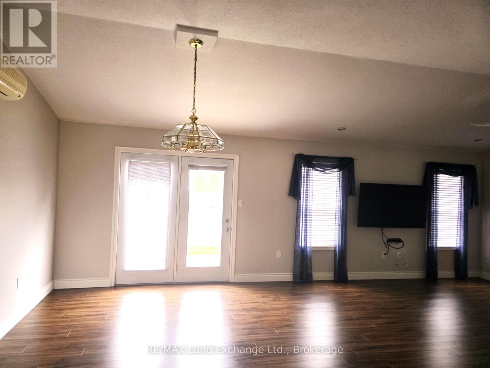 1 - 264 Saratoga Road, Kincardine, Ontario  N2Z 0C8 - Photo 5 - X12145673
