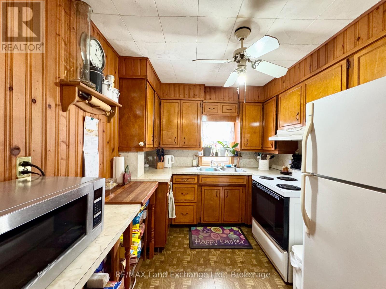 677 Louis Street, Saugeen Shores, Ontario  N0H 2C4 - Photo 3 - X12081610