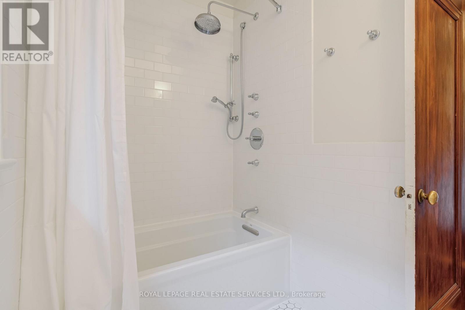 201 St Johns Road, Toronto, Ontario  M6P 1V3 - Photo 18 - W12098399