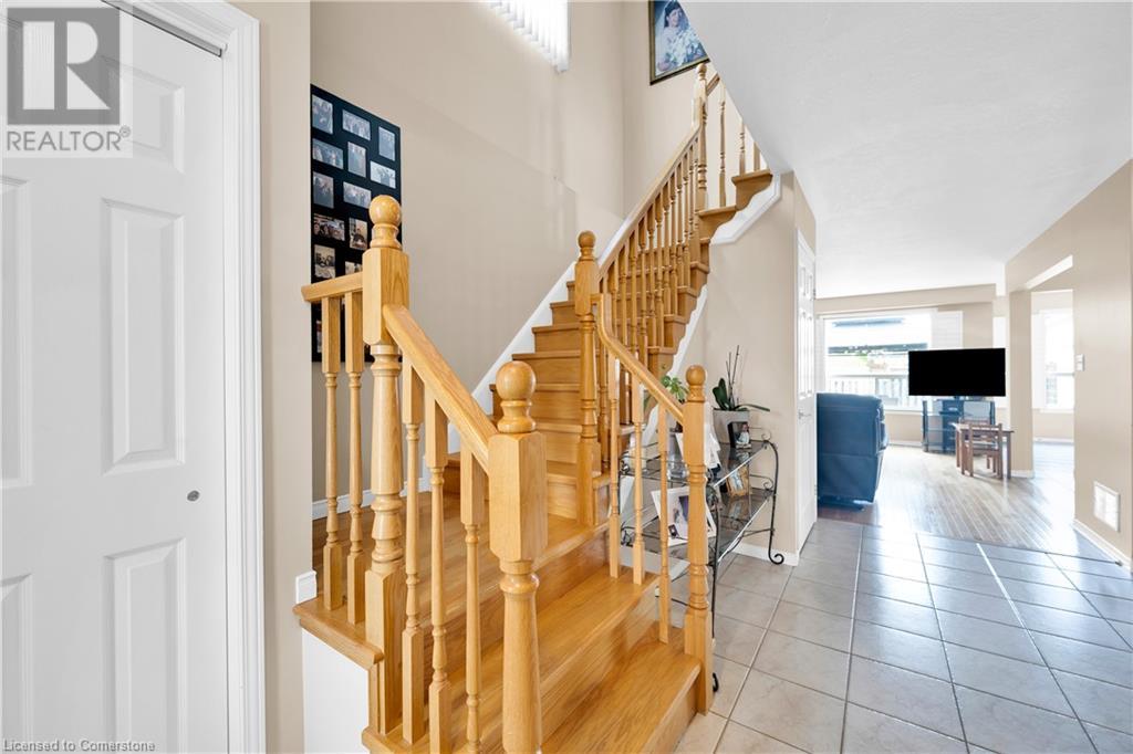 Property at 21 HOLYOAKE Drive image 4