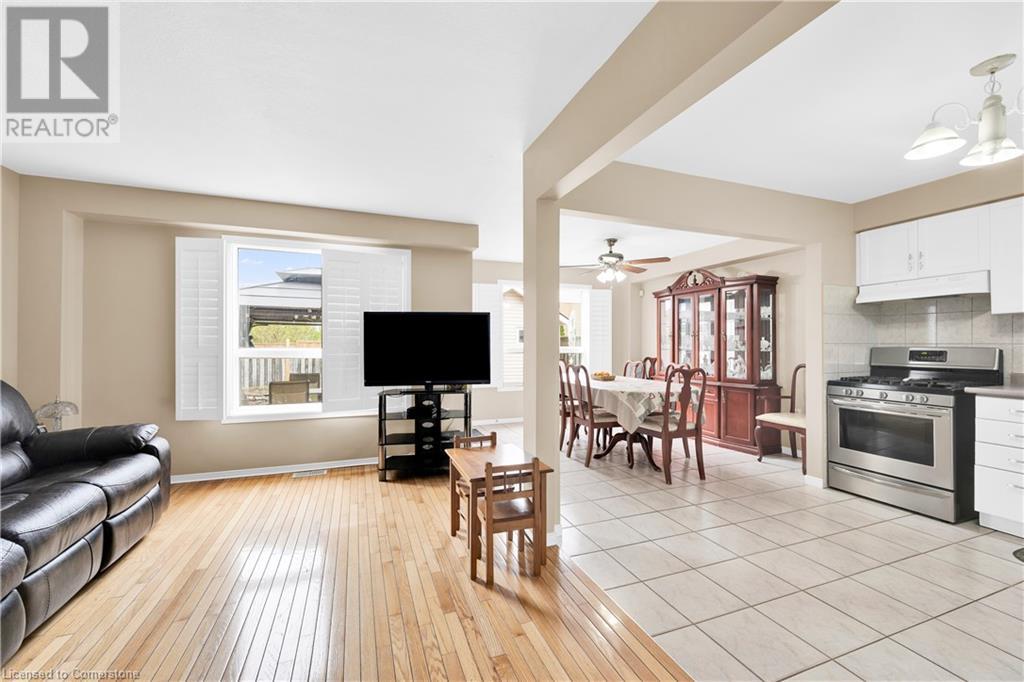 Property at 21 HOLYOAKE Drive image 5