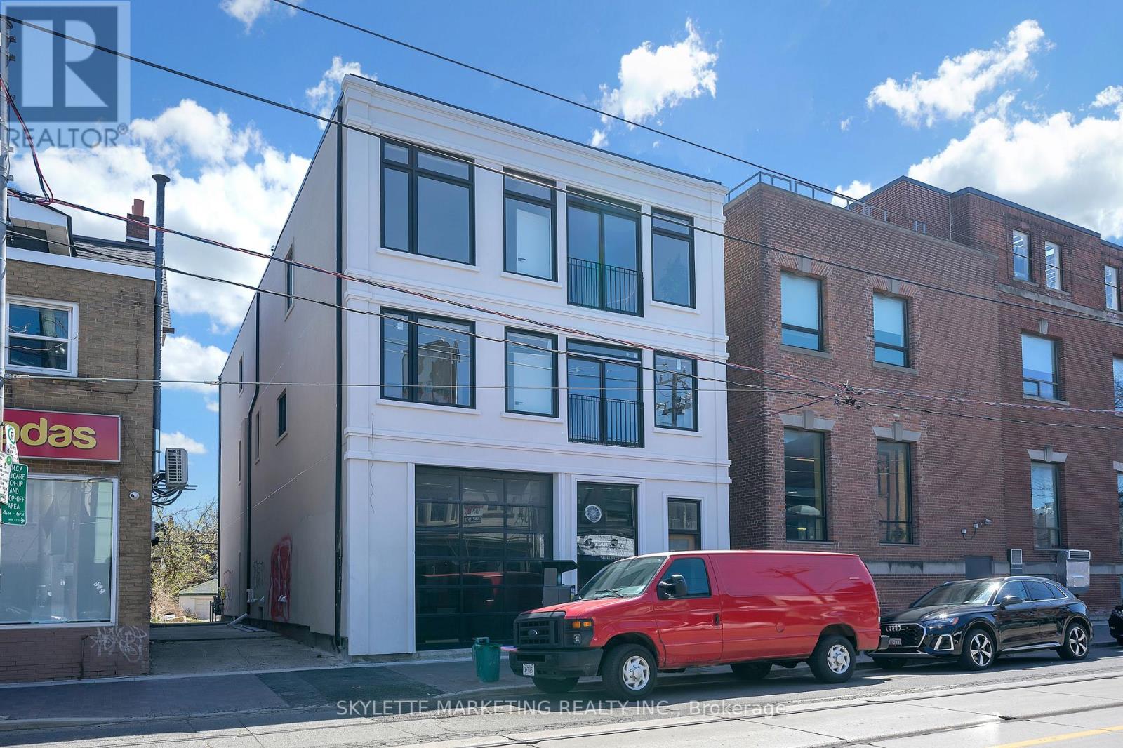 Main - 923 College Street, Toronto, Ontario  M6H 1A1 - Photo 2 - C12146106