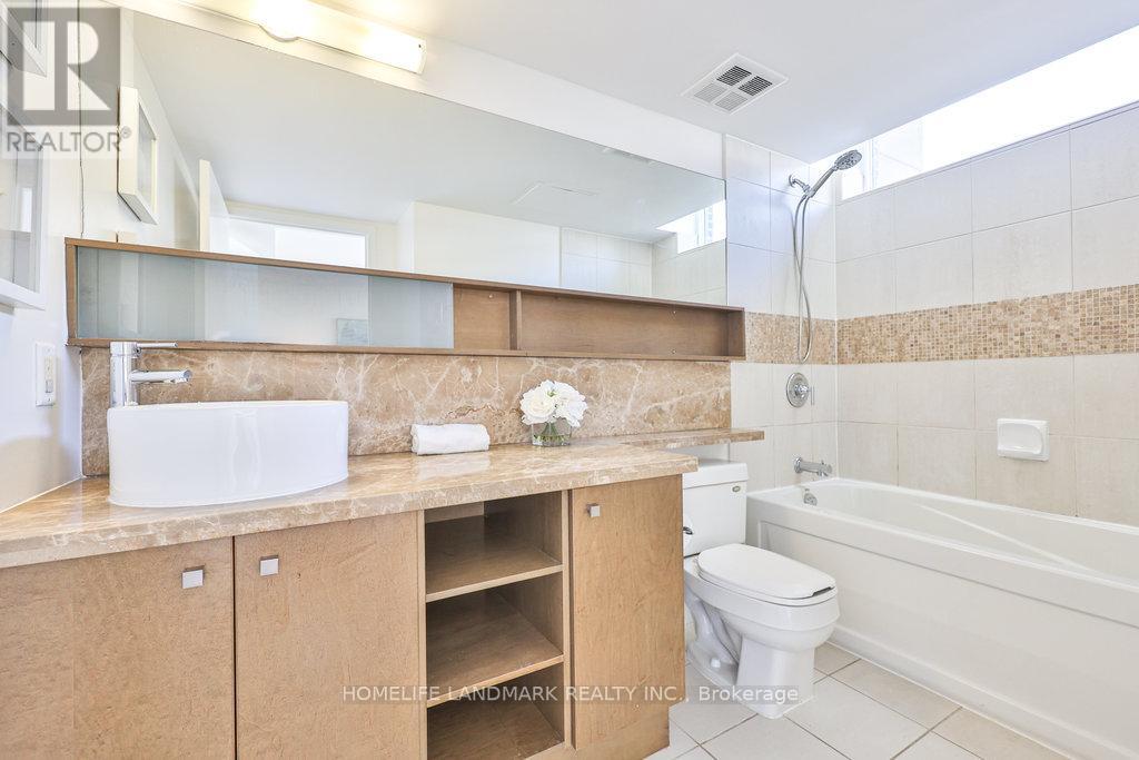 7 Brunel Court, Toronto, Ontario  M5V 3Y2 - Photo 16 - C12146108