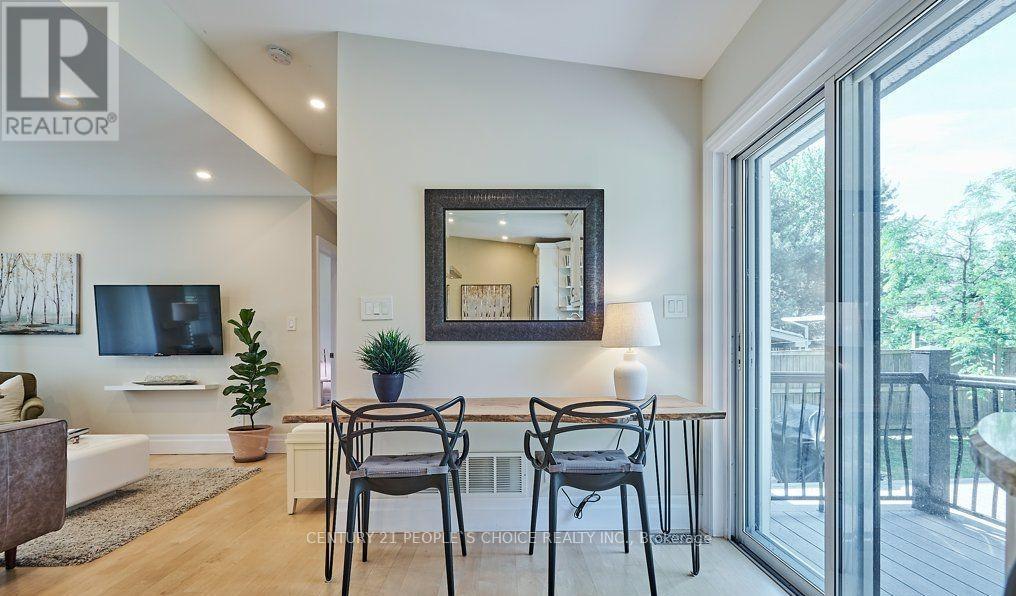 1160 Strathy Avenue E, Mississauga, Ontario  L5E 2K3 - Photo 15 - W12146124