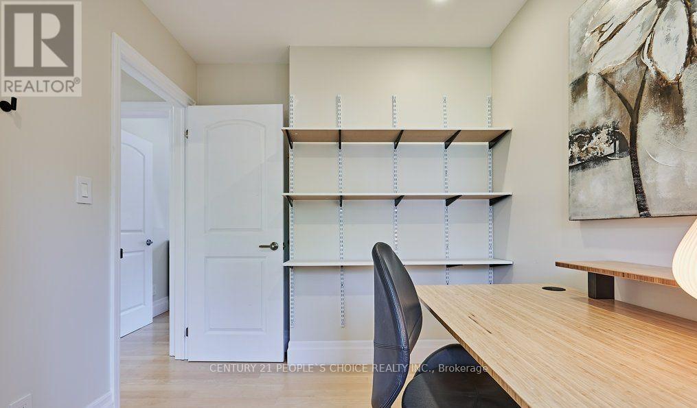 1160 Strathy Avenue E, Mississauga, Ontario  L5E 2K3 - Photo 20 - W12146124