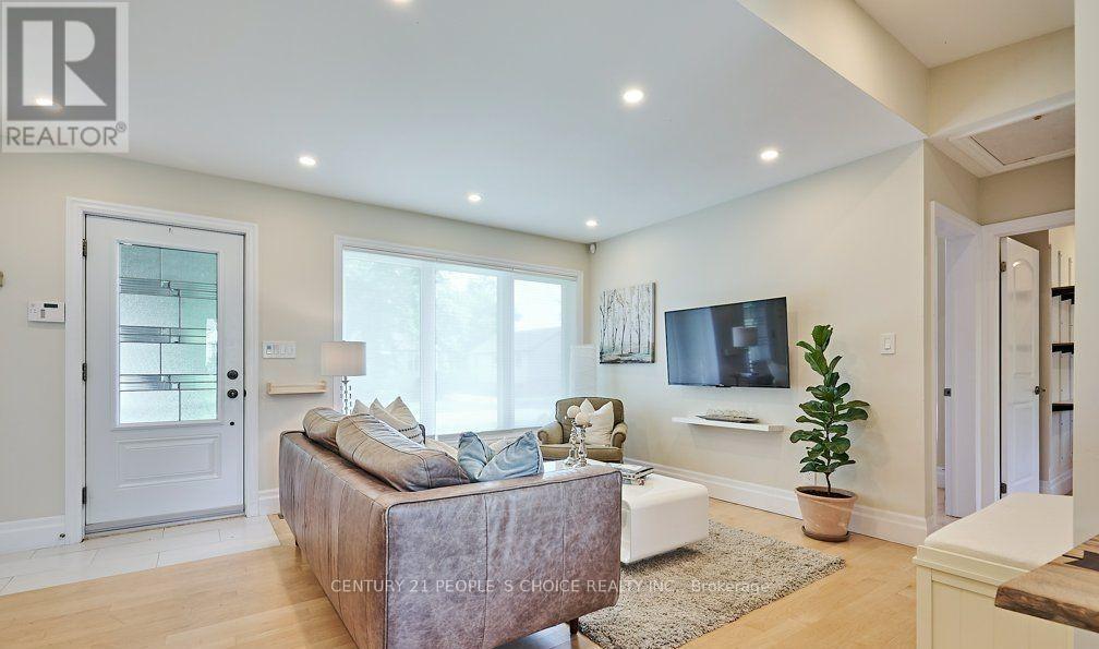 1160 Strathy Avenue E, Mississauga, Ontario  L5E 2K3 - Photo 8 - W12146124