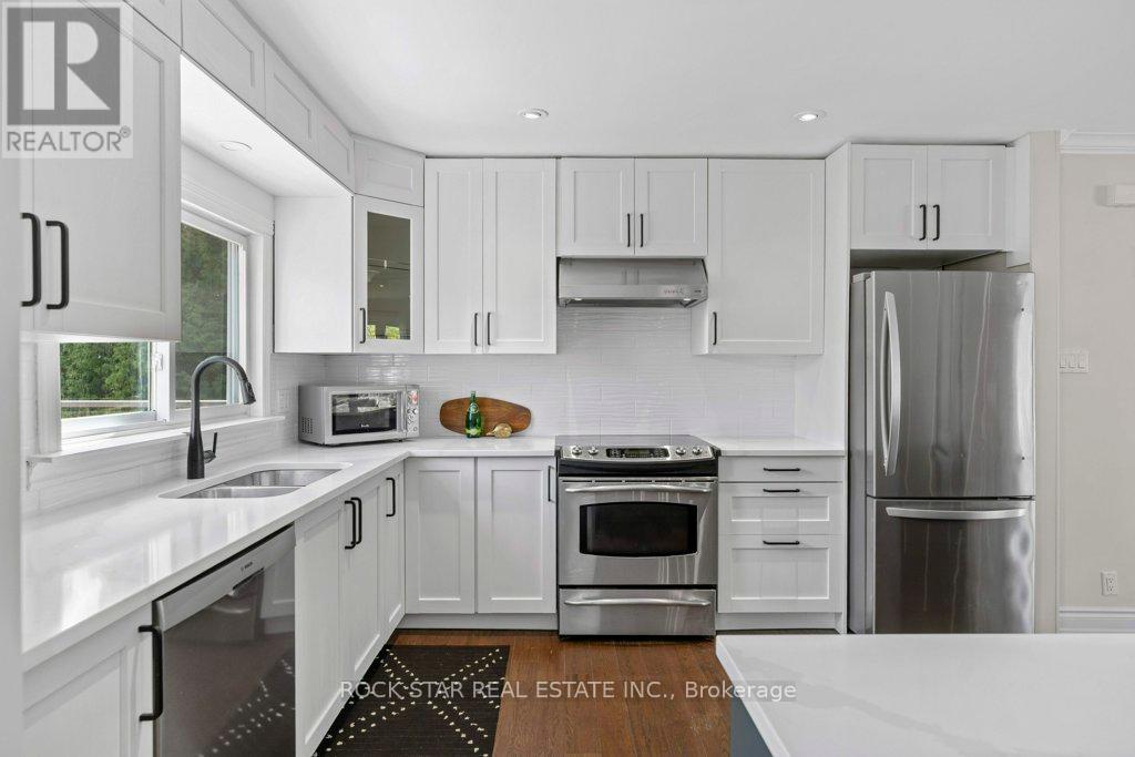 468 Sparling Crescent, Burlington, Ontario  L7L 5J4 - Photo 12 - W12146135