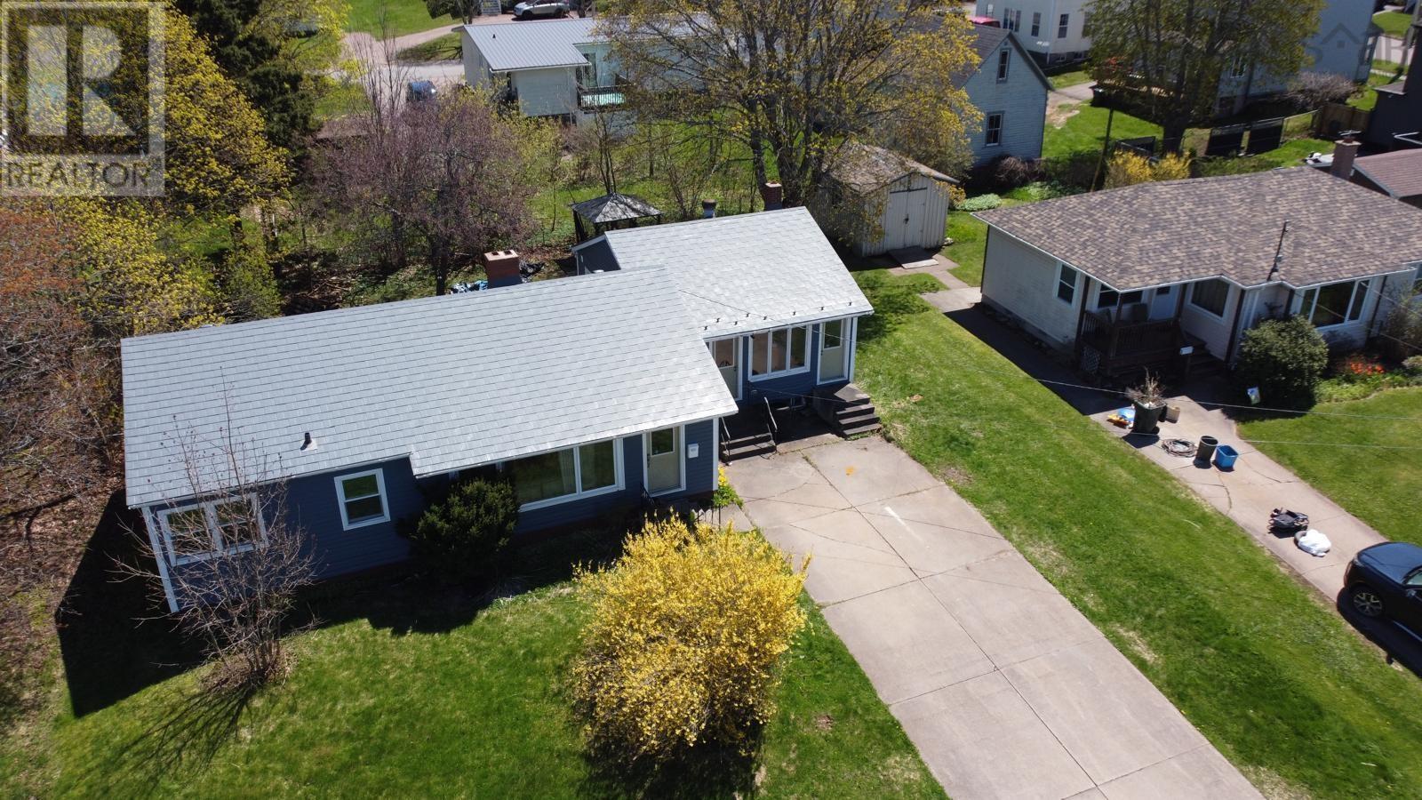6 Dickey Street, Amherst, Nova Scotia  B4H 2H7 - Photo 2 - 202510868