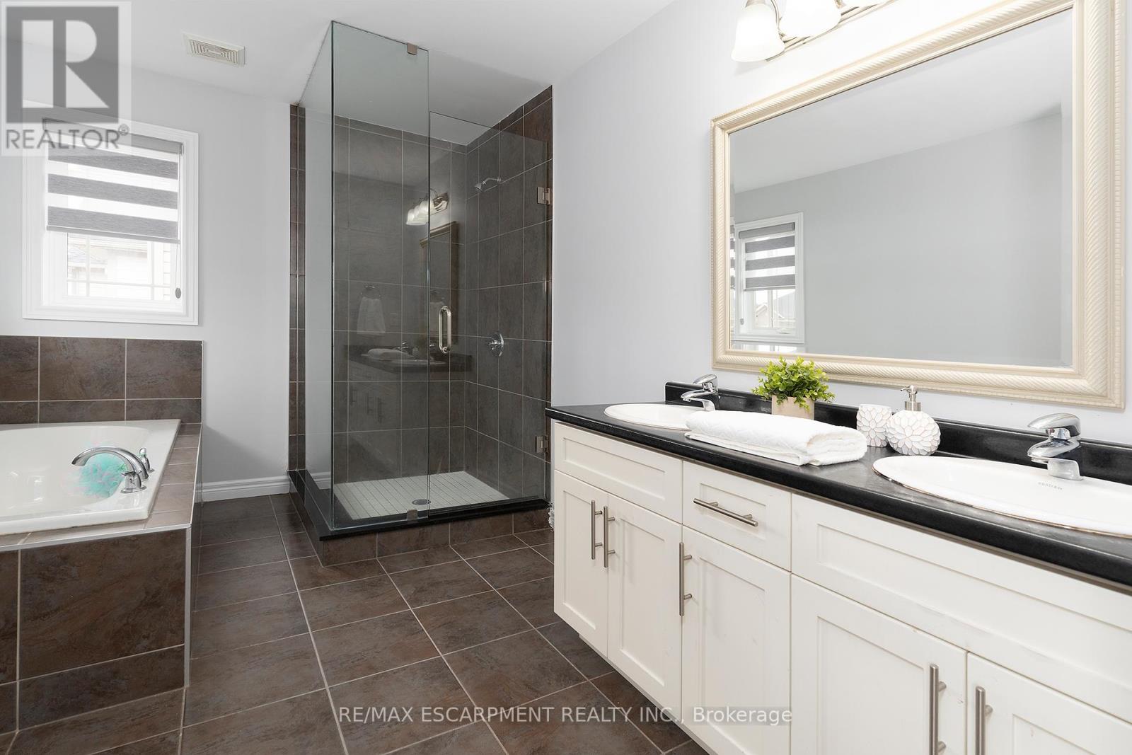 24 Dunvegan Place, Hamilton, Ontario  L9B 0H5 - Photo 13 - X12146128