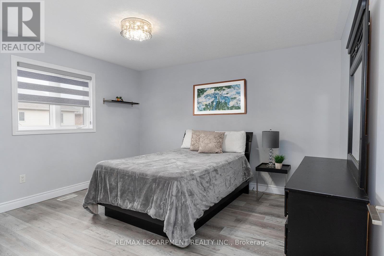 24 Dunvegan Place, Hamilton, Ontario  L9B 0H5 - Photo 14 - X12146128