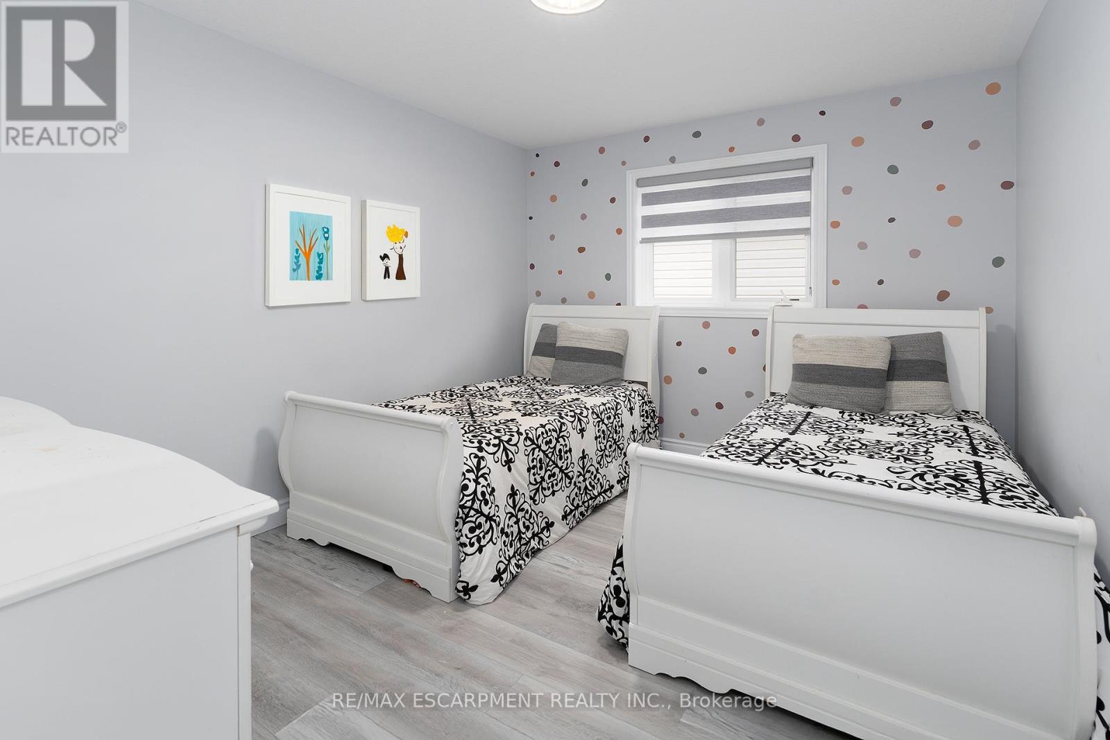 24 Dunvegan Place, Hamilton, Ontario  L9B 0H5 - Photo 15 - X12146128
