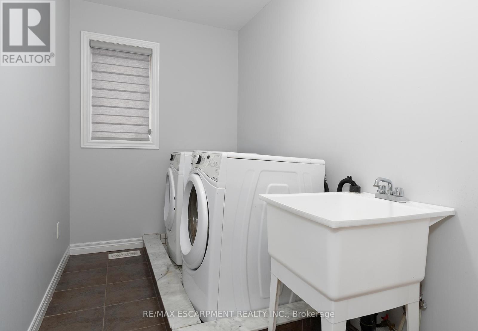 24 Dunvegan Place, Hamilton, Ontario  L9B 0H5 - Photo 18 - X12146128