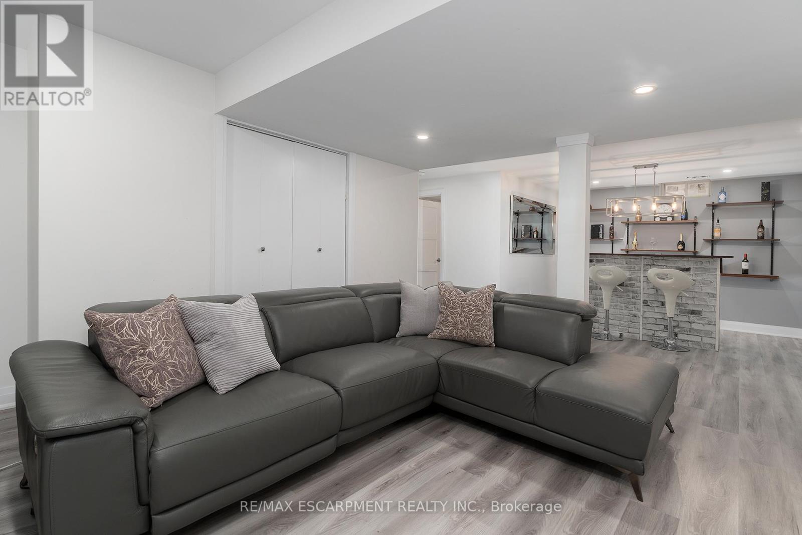 24 Dunvegan Place, Hamilton, Ontario  L9B 0H5 - Photo 21 - X12146128