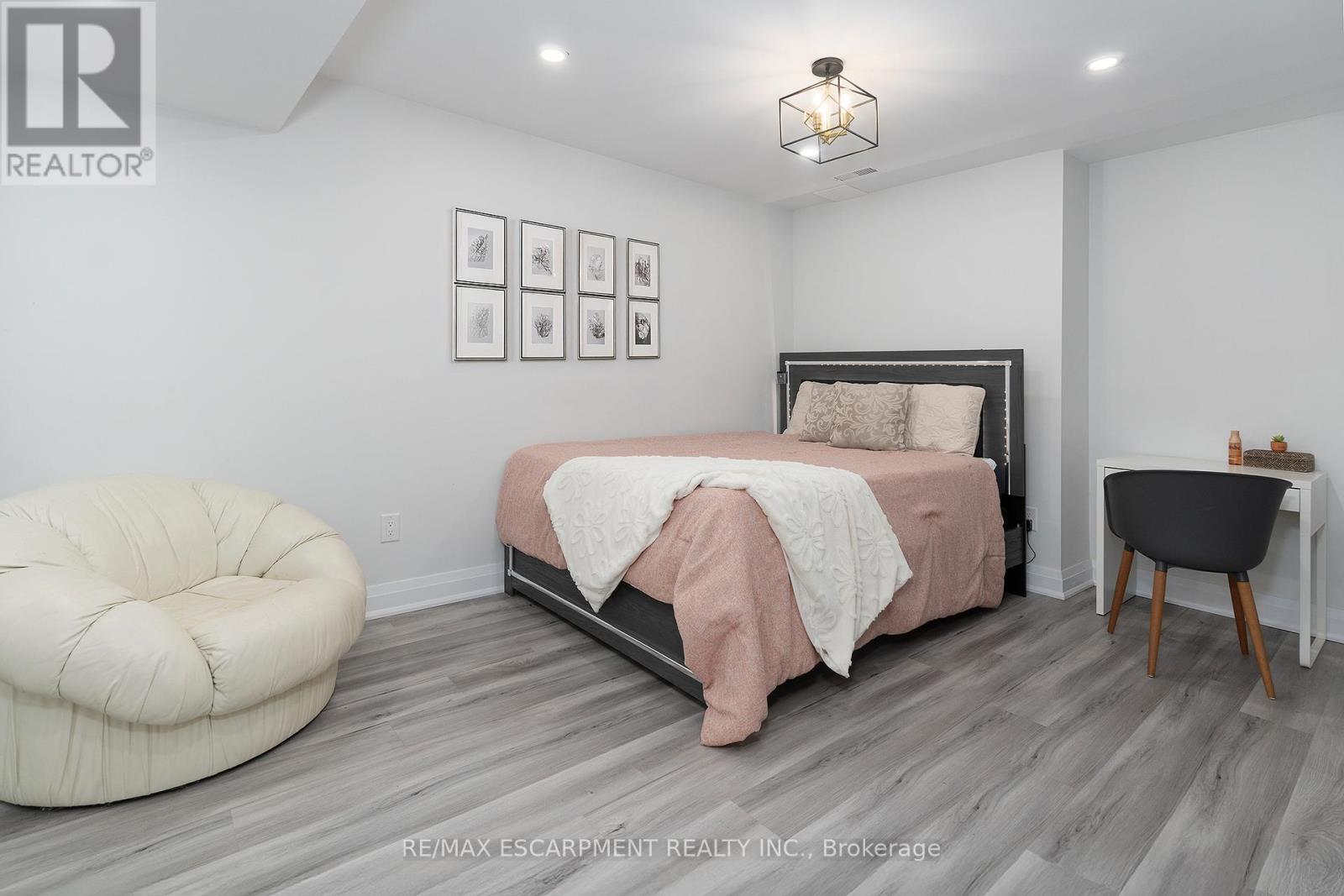 24 Dunvegan Place, Hamilton, Ontario  L9B 0H5 - Photo 23 - X12146128