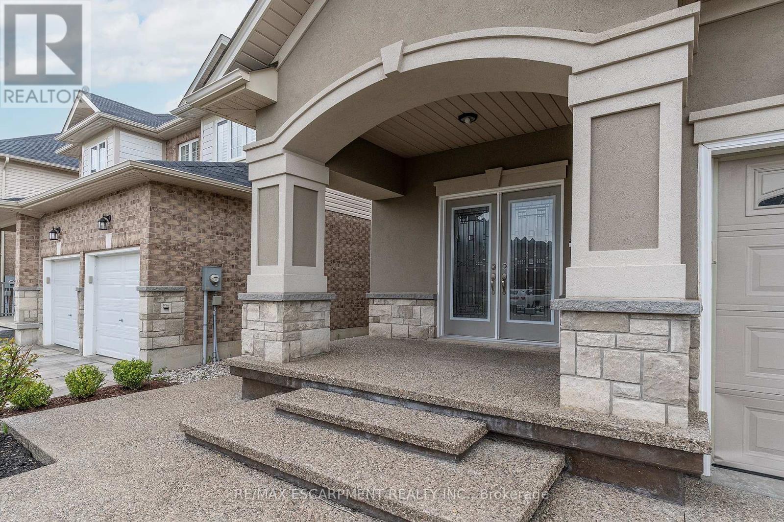 24 Dunvegan Place, Hamilton, Ontario  L9B 0H5 - Photo 3 - X12146128