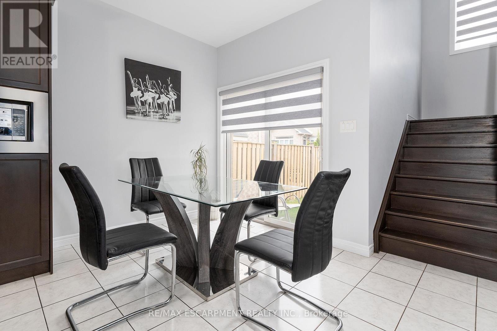 24 Dunvegan Place, Hamilton, Ontario  L9B 0H5 - Photo 7 - X12146128