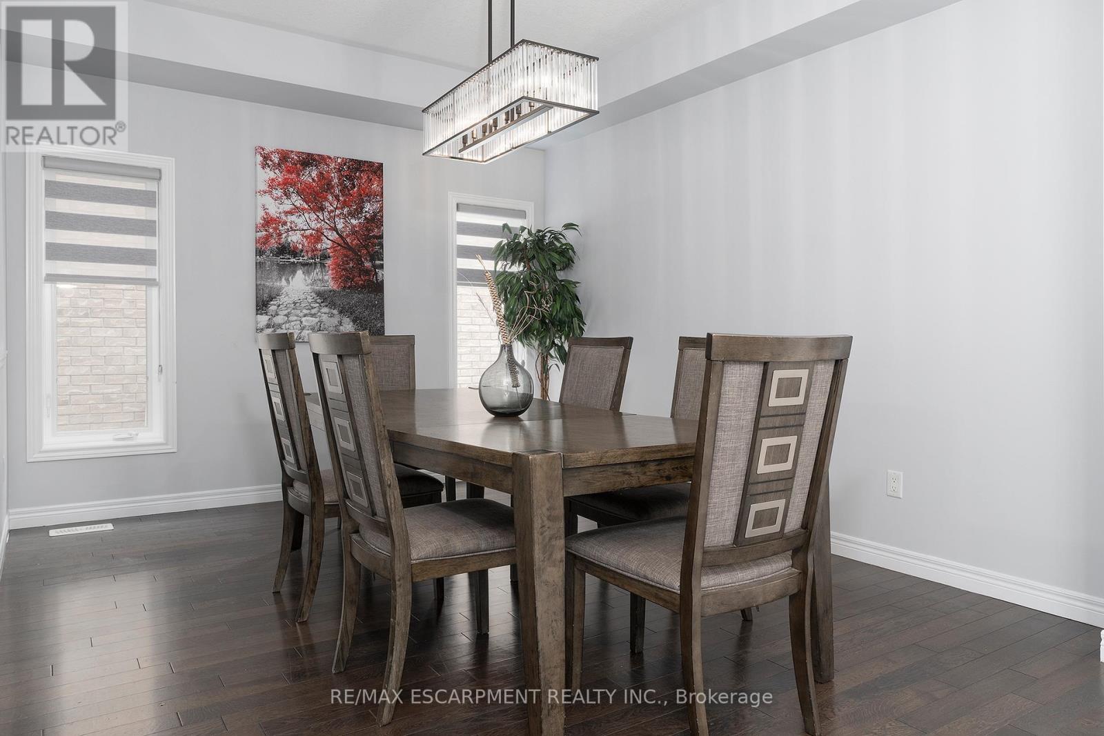 24 Dunvegan Place, Hamilton, Ontario  L9B 0H5 - Photo 8 - X12146128