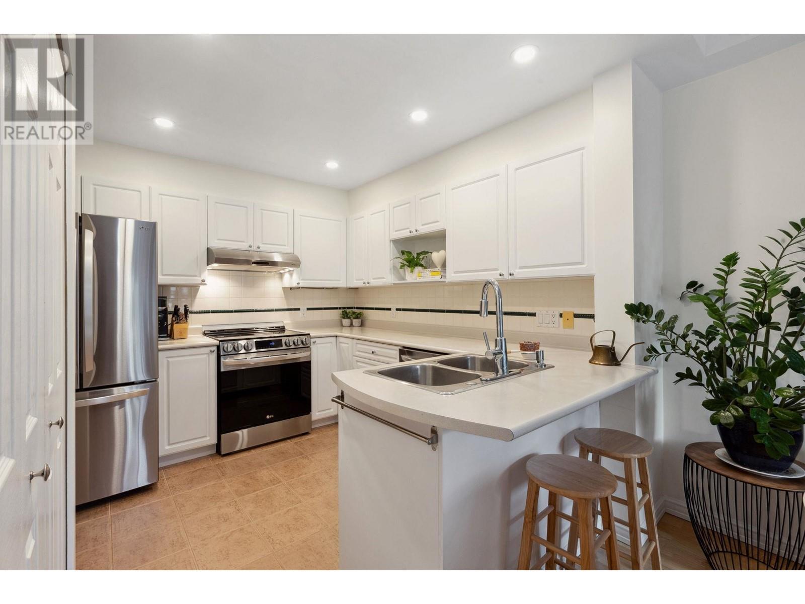 203 3600 Windcrest Drive, North Vancouver, British Columbia  V7G 2S5 - Photo 13 - R3002556