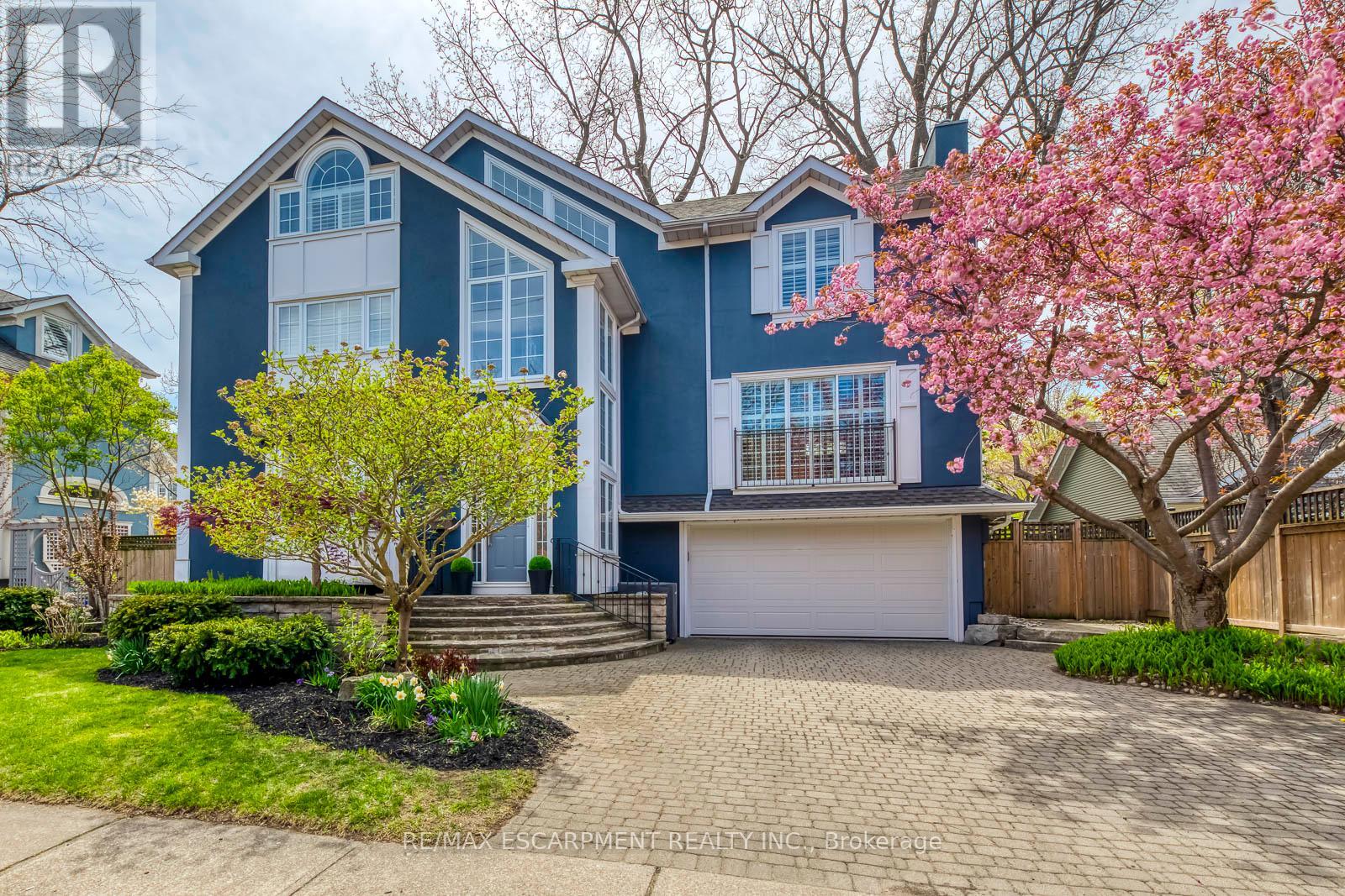 48 FORSYTHE STREET, Oakville, Ontario