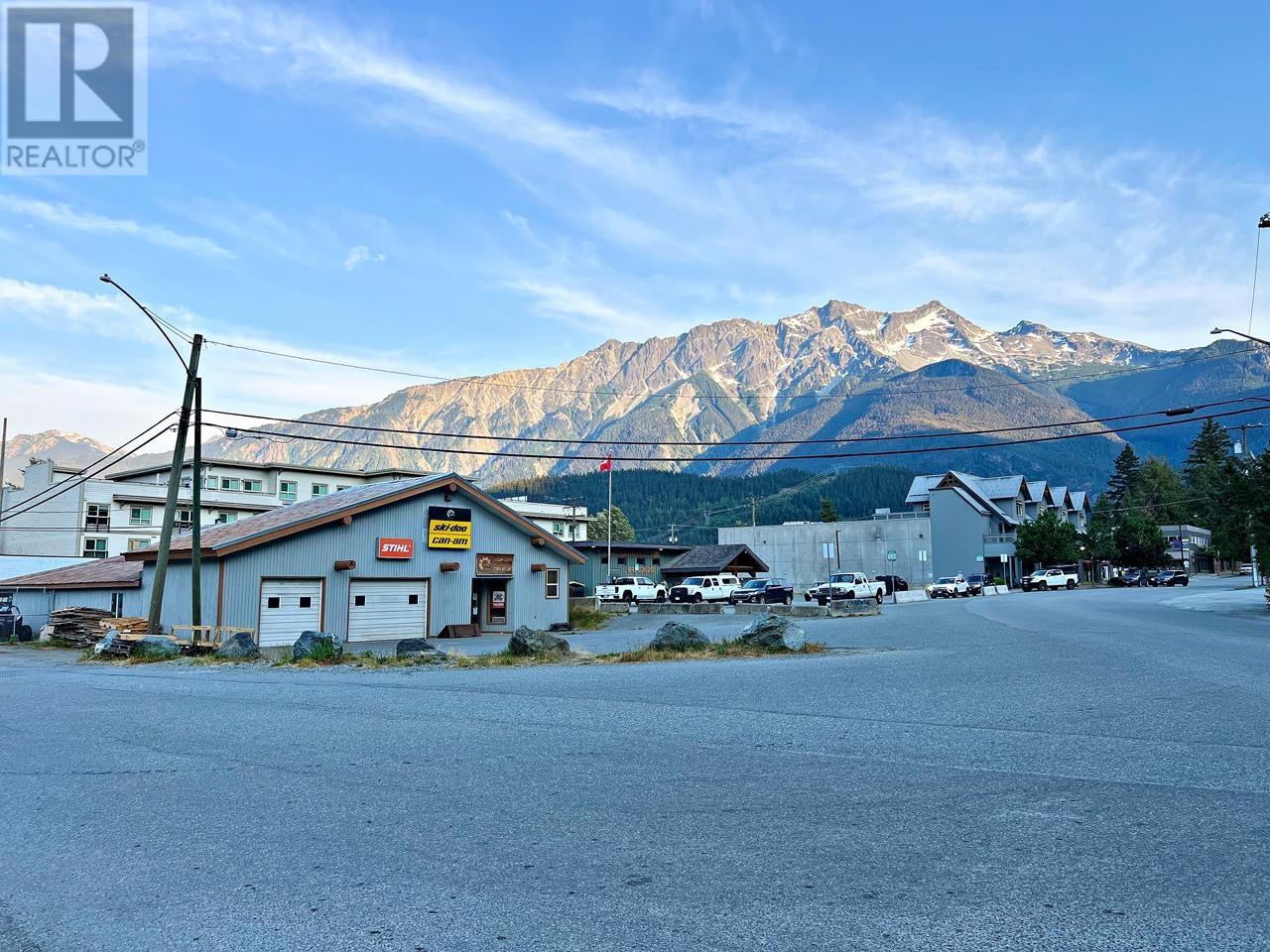 7446 Prospect Street, Pemberton, British Columbia  V0N 2L2 - Photo 2 - C8069184