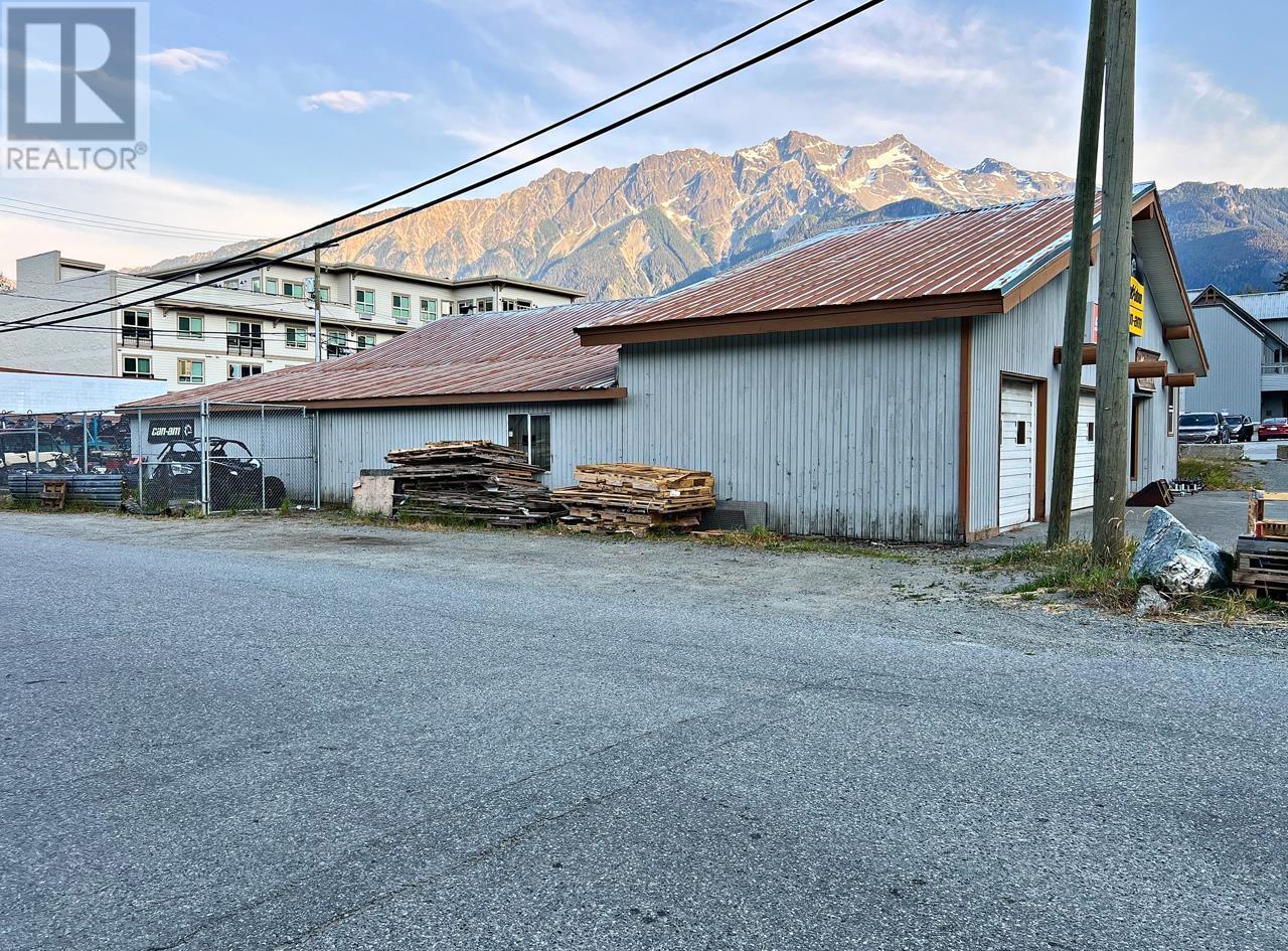 7446 Prospect Street, Pemberton, British Columbia  V0N 2L2 - Photo 3 - C8069184