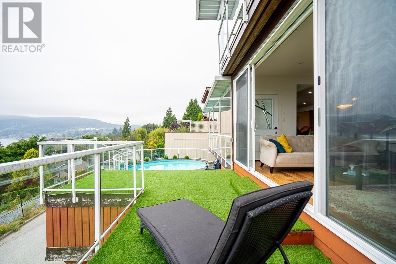 Property at 46 AXFORD BAY image 4