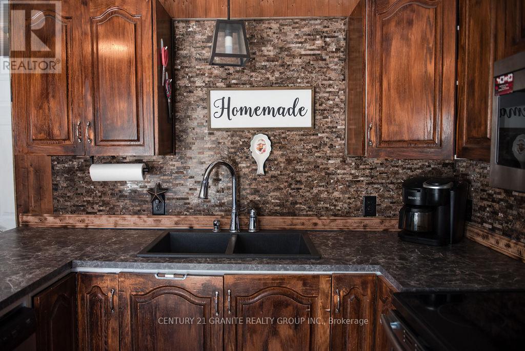 30 Central Street, Addington Highlands, Ontario K0H 1L0 - Photo 17 - X12014365