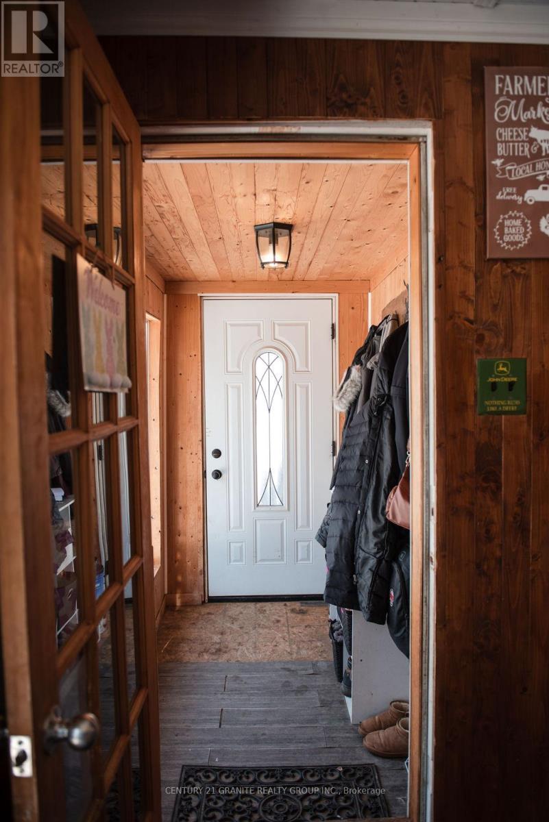 30 Central Street, Addington Highlands, Ontario K0H 1L0 - Photo 27 - X12014365