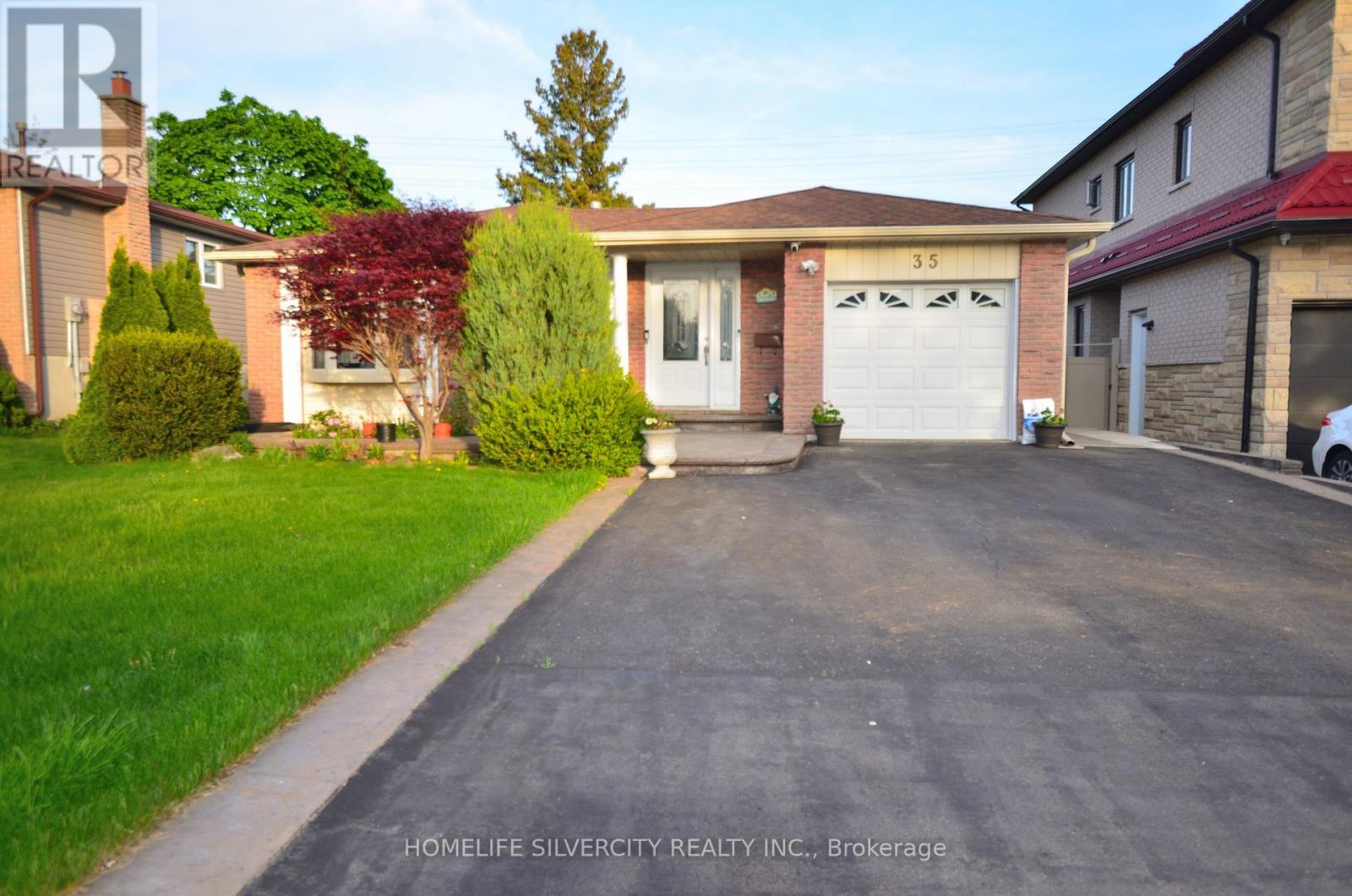 35 GENEVA CRESCENT, Brampton, Ontario