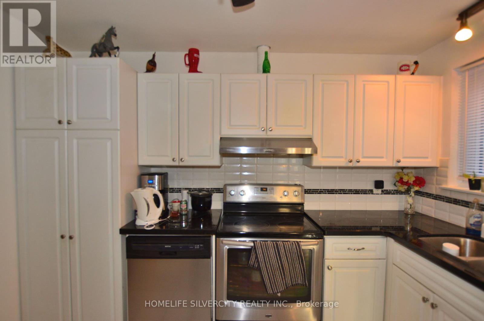 35 Geneva Crescent, Brampton, Ontario  L6S 1K7 - Photo 17 - W12146138