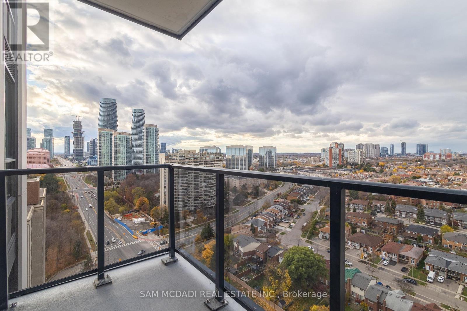 2004 - 202 Burnhamthorpe Road E, Mississauga, Ontario  L5A 4L4 - Photo 16 - W12146141