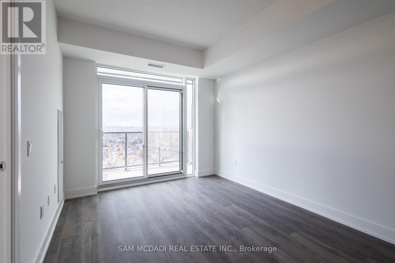 2004 - 202 Burnhamthorpe Road E, Mississauga, Ontario  L5A 4L4 - Photo 9 - W12146141